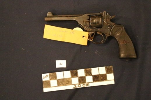 Revolver Webley MK IV Kaliber .38/200 (9x20 mmR)