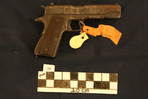 Pistol M1911A1 kaliber .45 ACP (11.43x23mm)
