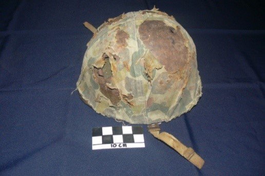 Helm Perang Dua Lapis