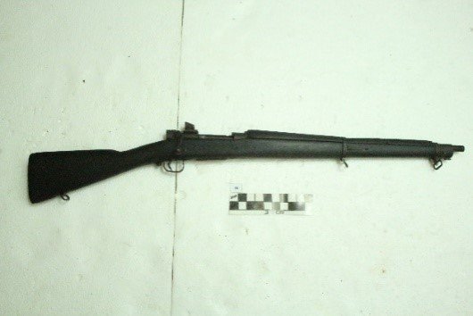 Senapan M1903A3 Springfield kaliber .30-06 (7.62x63 mm)