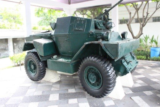 Kendaraan Intai Daimler Scout Car "Dingo"