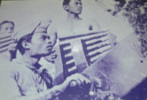 Gambaran perlawanan Rakyat Surabaya 9