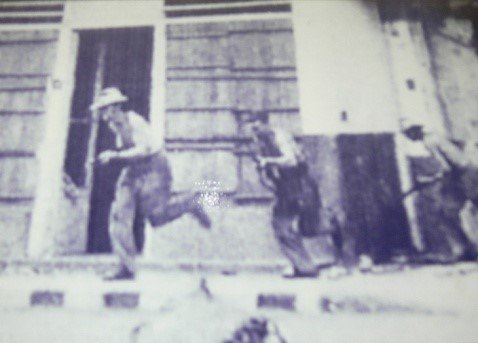 Gambaran perlawanan Rakyat Surabaya 10